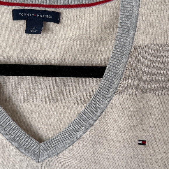 Tommy Hilfiger Gray and Beige V-Neck Sweater - Picture 2 of 4